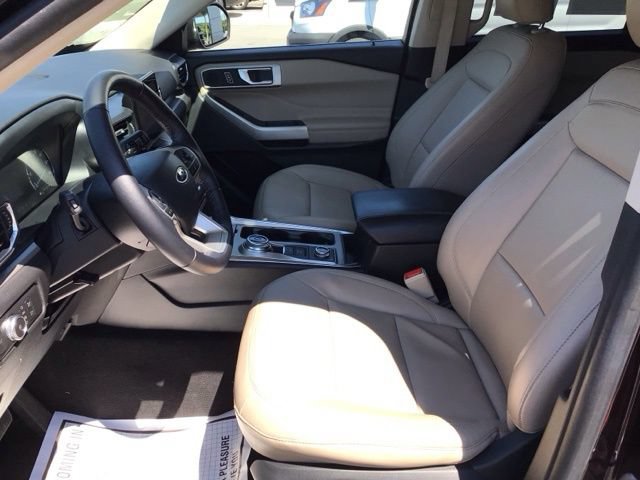 Certified 2022 Ford Explorer XLT w/ Equipment Group 202A AWD/4WD image 9
