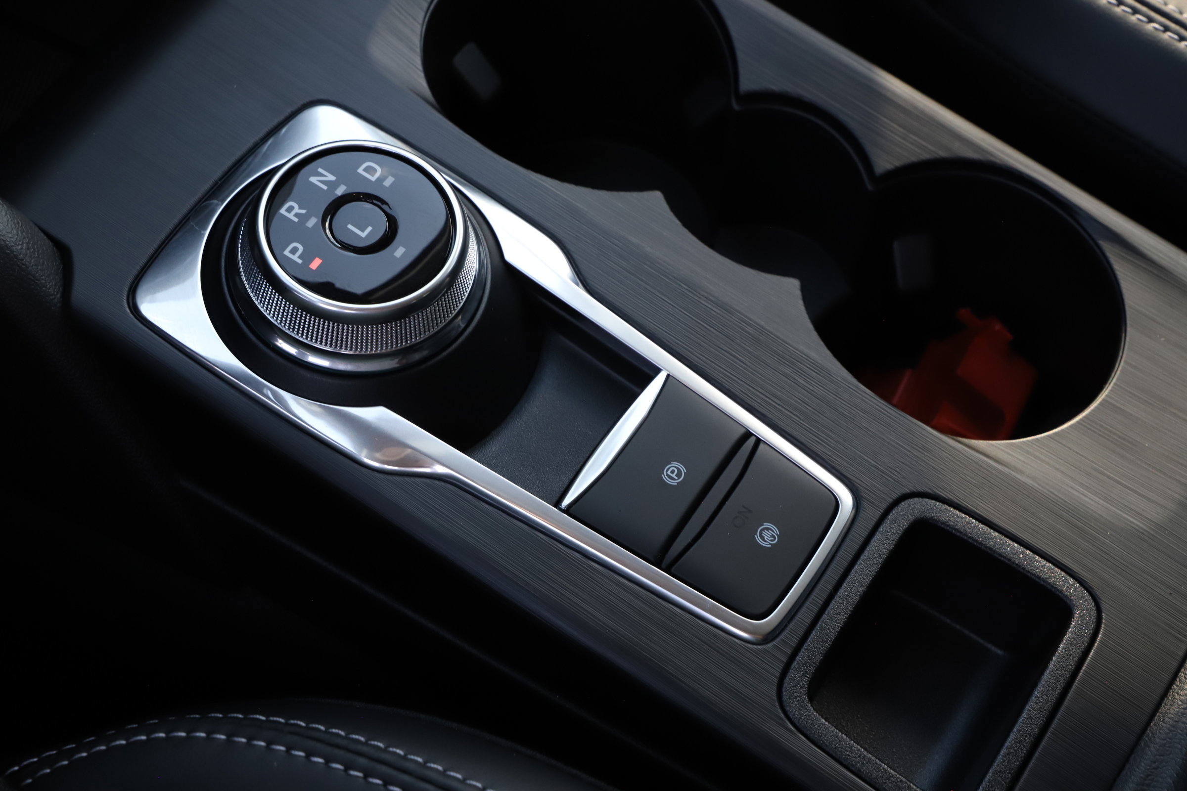 Certified 2025 Ford Escape PHEV image 30