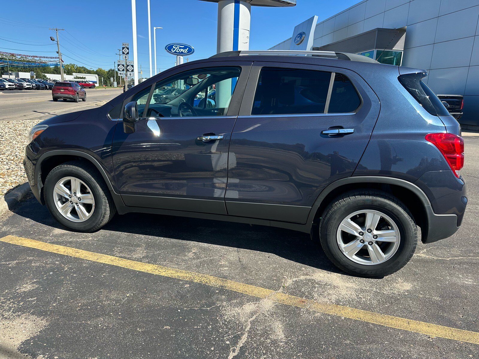Used 2018 Chevrolet Trax LT w/ LT Convenience Package AWD/4WD image 4
