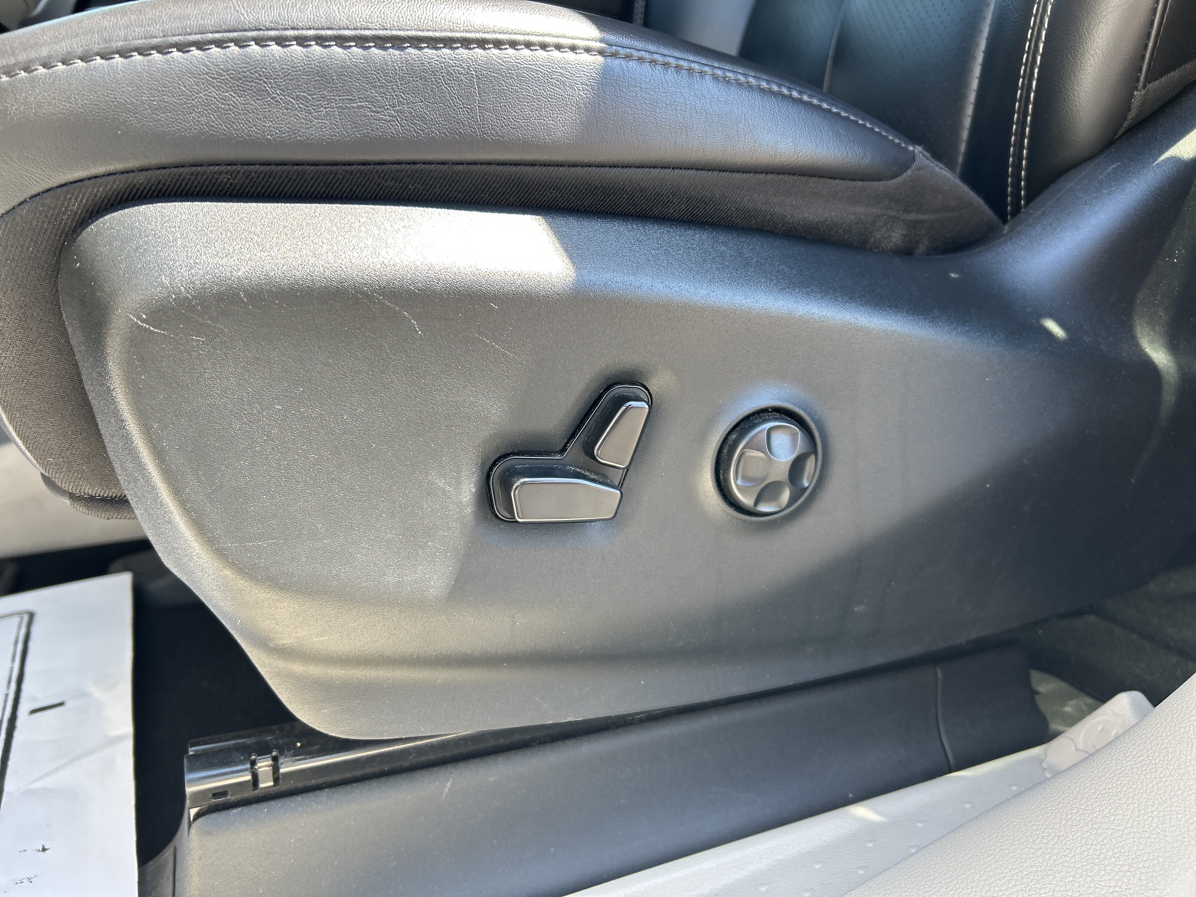 Used 2023 Chrysler Pacifica Touring-L FWD image 15