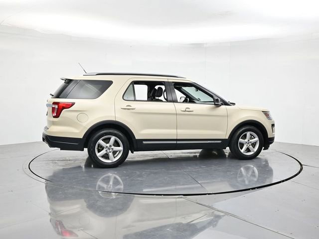 Certified 2018 Ford Explorer XLT w/ Equipment Group 202A FWD image 2