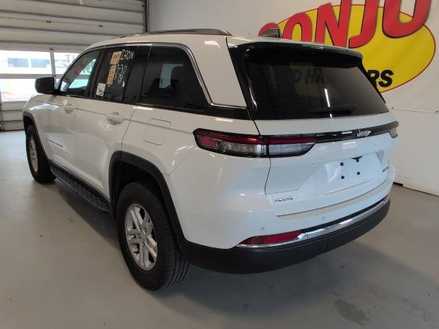 Used 2023 Jeep Grand Cherokee Laredo AWD/4WD image 3