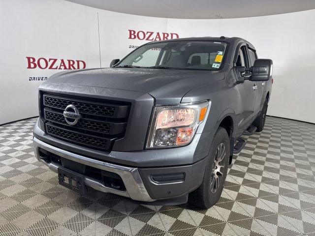 Used 2021 Nissan Titan SV w/ SV Convenience Package image 4