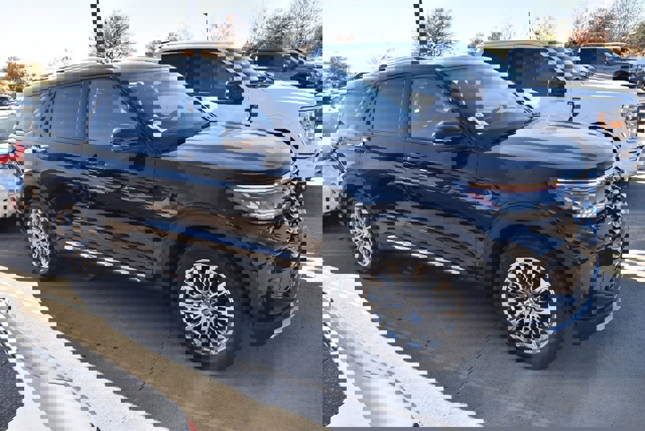 Certified 2025 Ford Explorer Platinum image 5