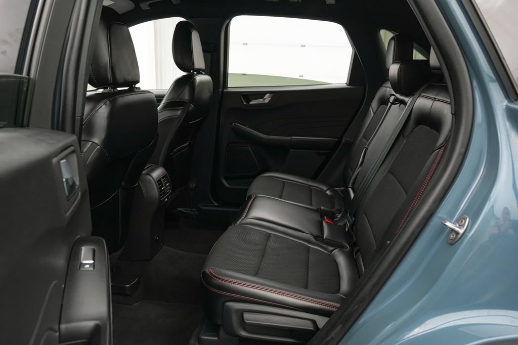 Certified 2025 Ford Escape ST-Line Select AWD/4WD image 18