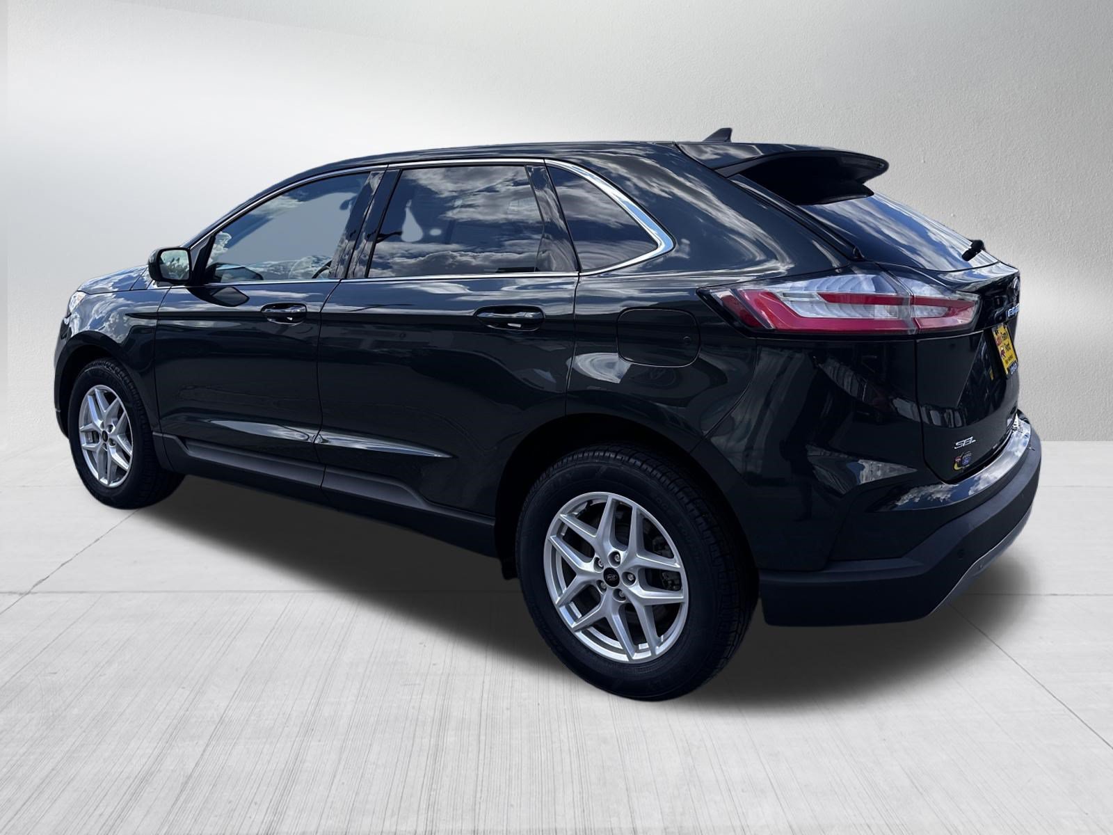 Certified 2024 Ford Edge SEL w/ Convenience Package AWD/4WD image 5