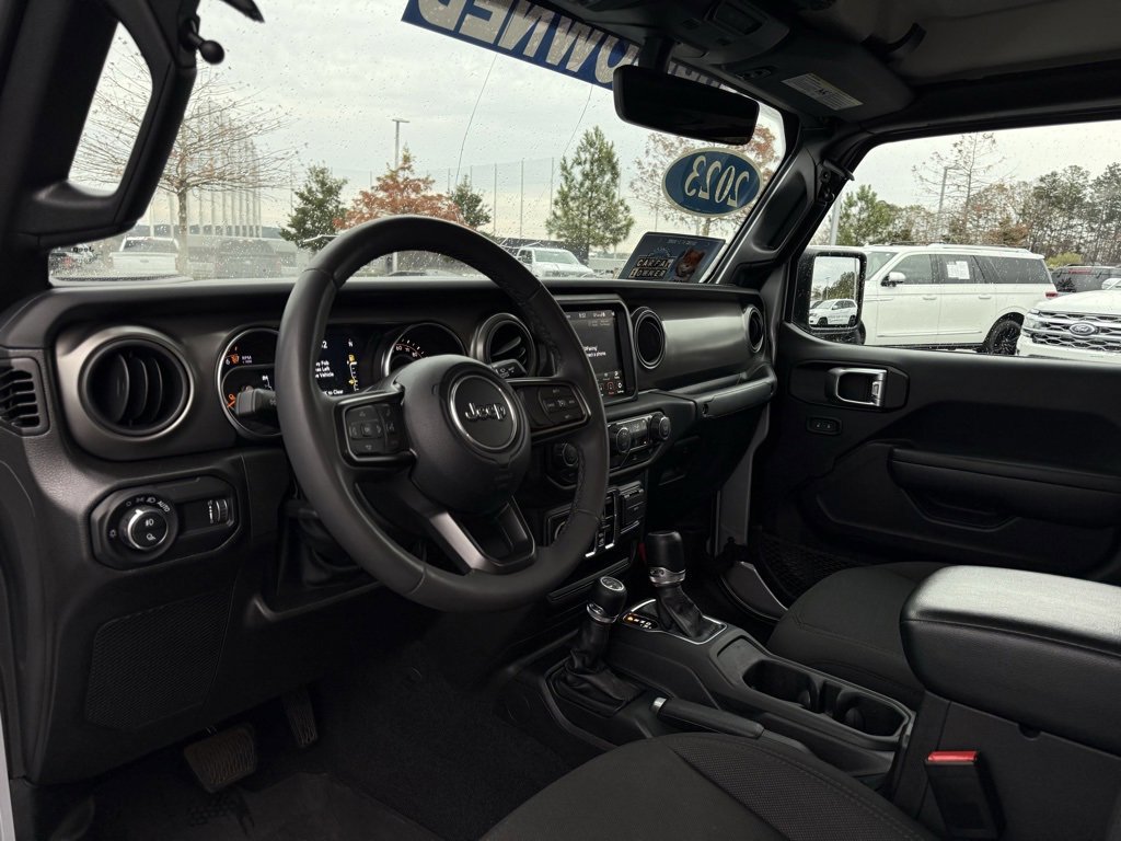 Used 2023 Jeep Gladiator Willys image 10