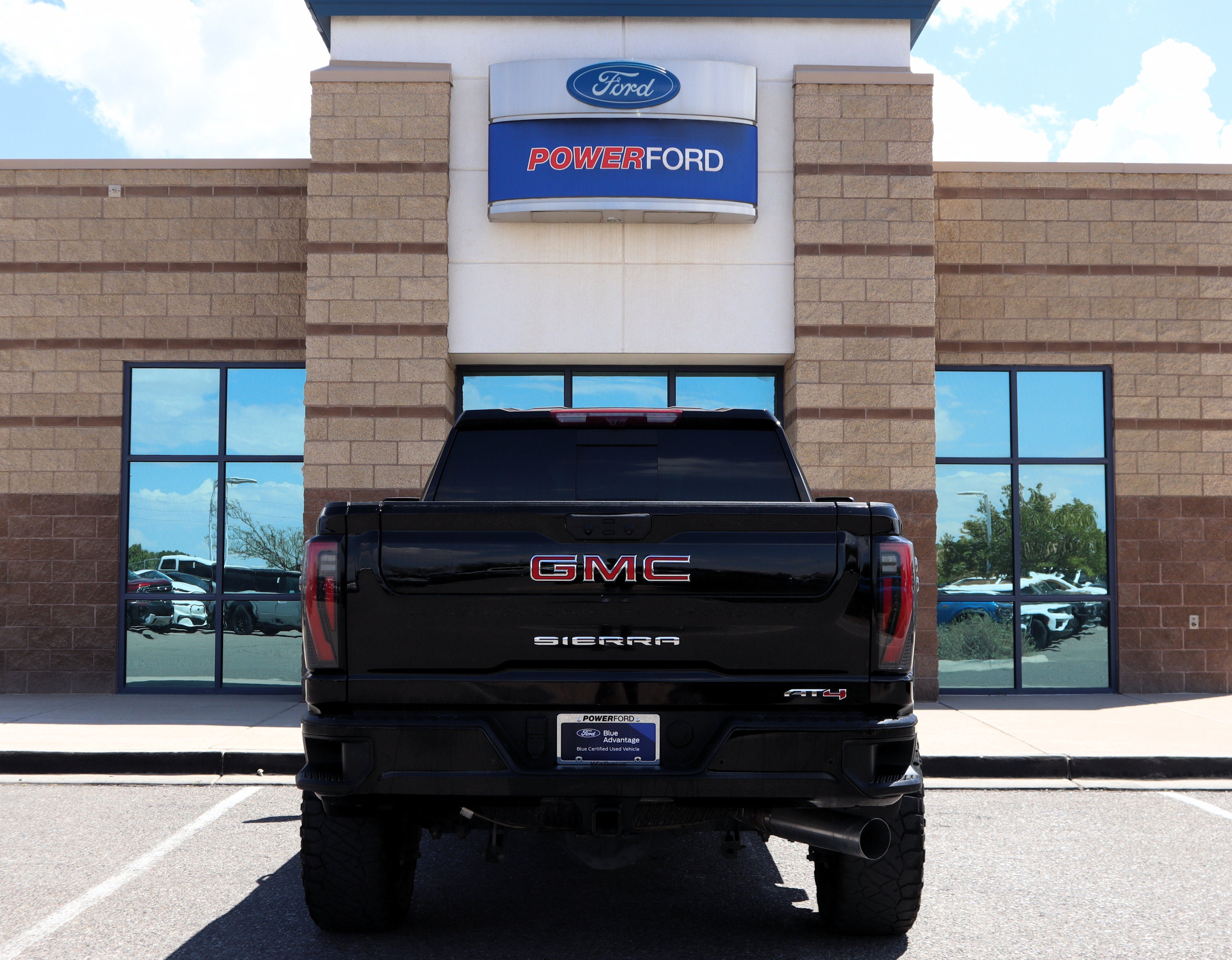 Used 2024 GMC Sierra 2500 AT4 w/ AT4 Premium Plus Package AWD/4WD image 7