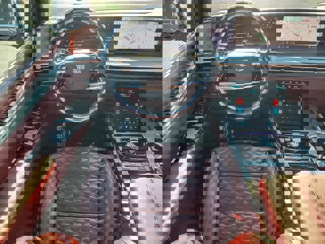 Used 2025 Cadillac Escalade Premium Luxury image 19