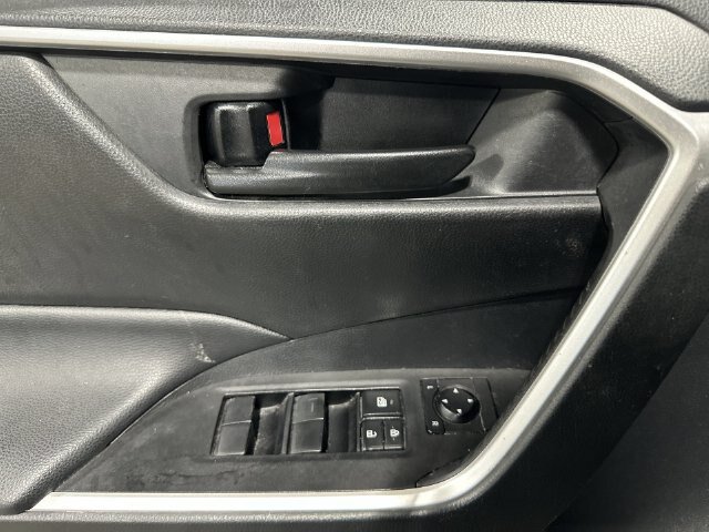 Used 2021 Toyota RAV4 LE FWD image 19