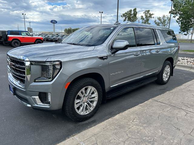 Used 2023 GMC Yukon XL SLT AWD/4WD image 4