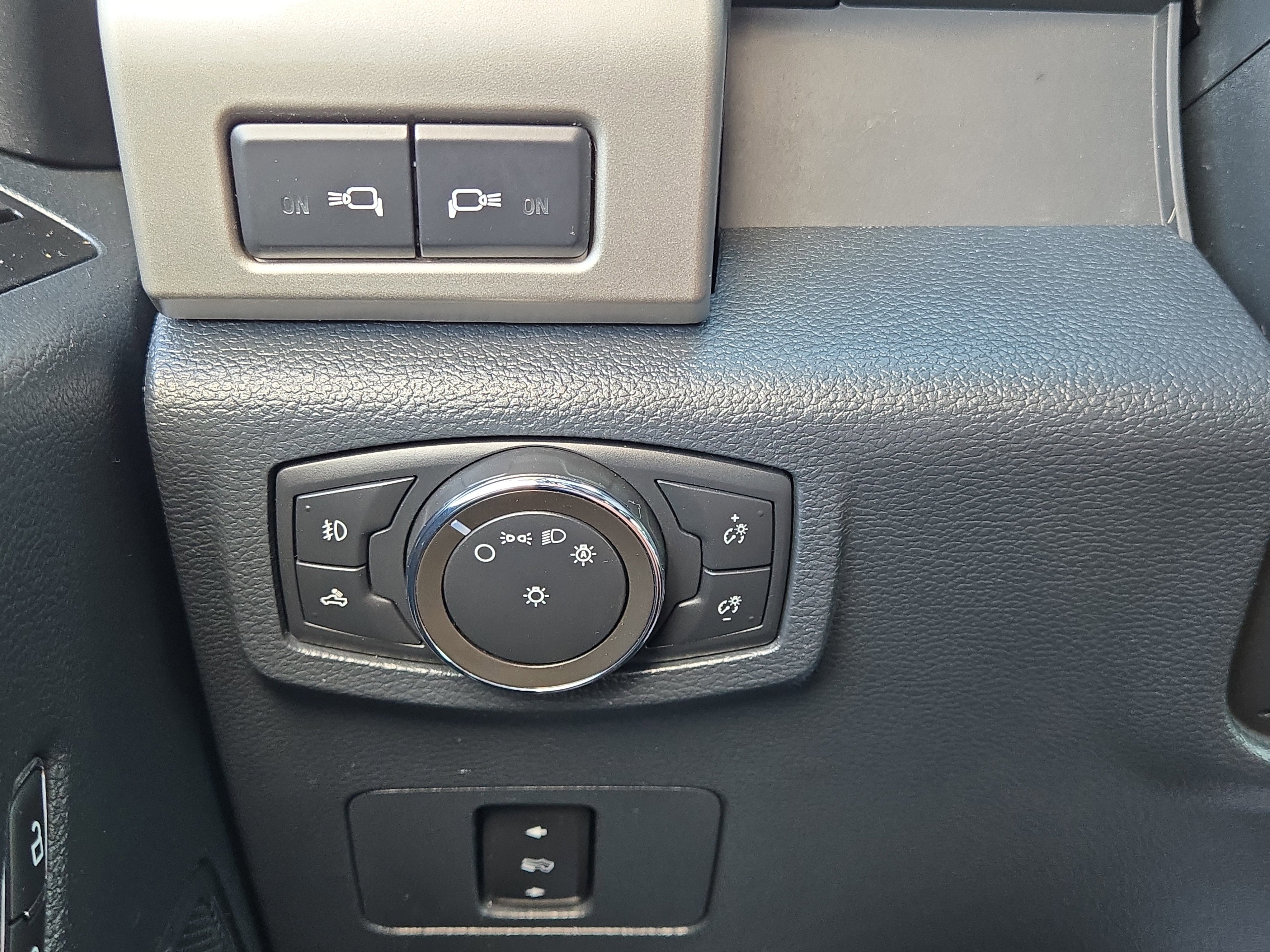 Certified 2022 Ford F350 Lariat w/ Tremor Off-Road Package image 25