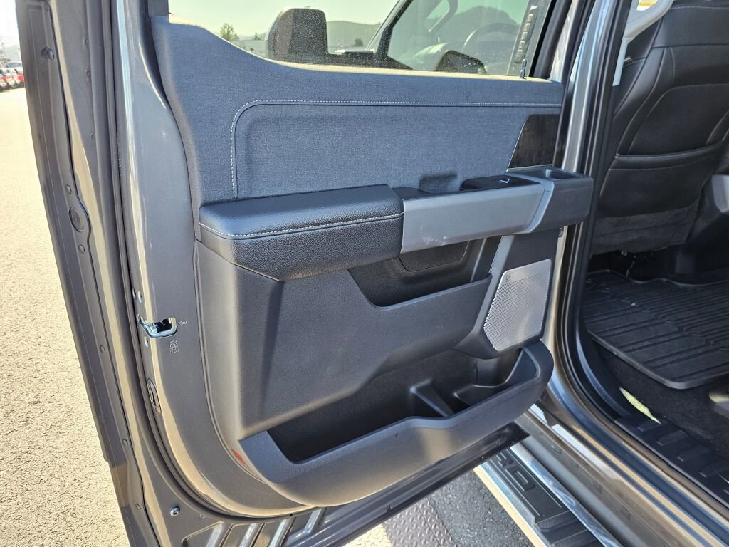 Certified 2023 Ford F450 Lariat w/ Camper Package image 11