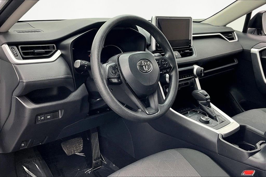 Used 2025 Toyota RAV4 XLE AWD/4WD image 14