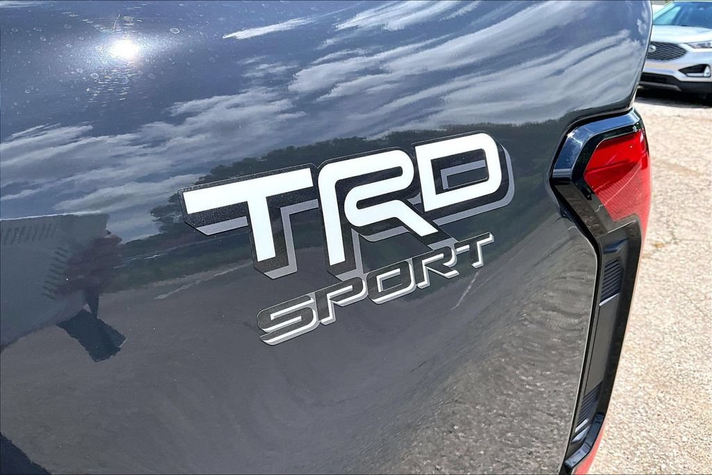 Used 2025 Toyota Tacoma TRD Sport AWD/4WD image 8