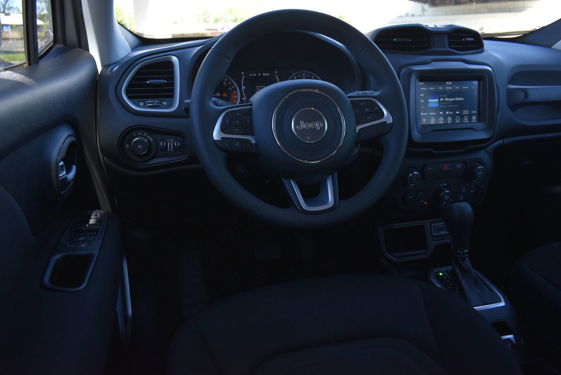 Used 2019 Jeep Renegade Latitude FWD image 17