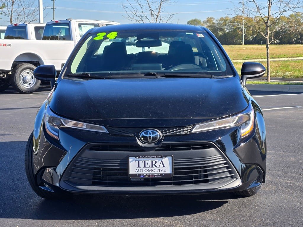 Used 2024 Toyota Corolla LE FWD image 2