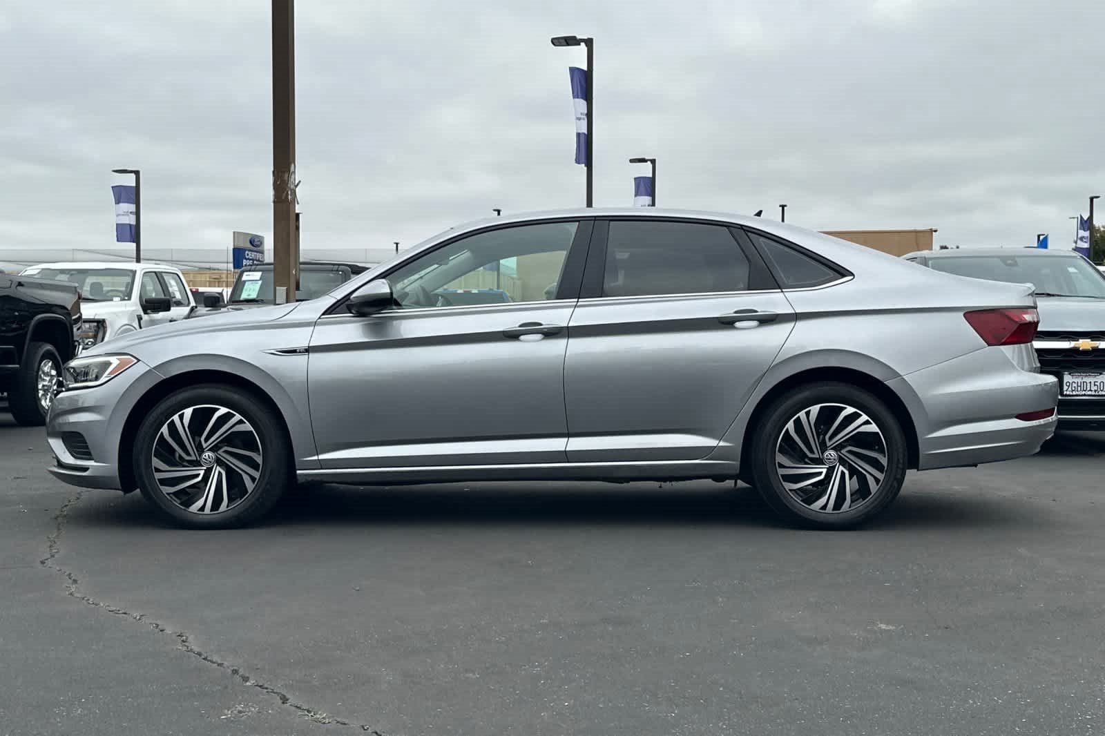 Used 2020 Volkswagen Jetta SEL image 2