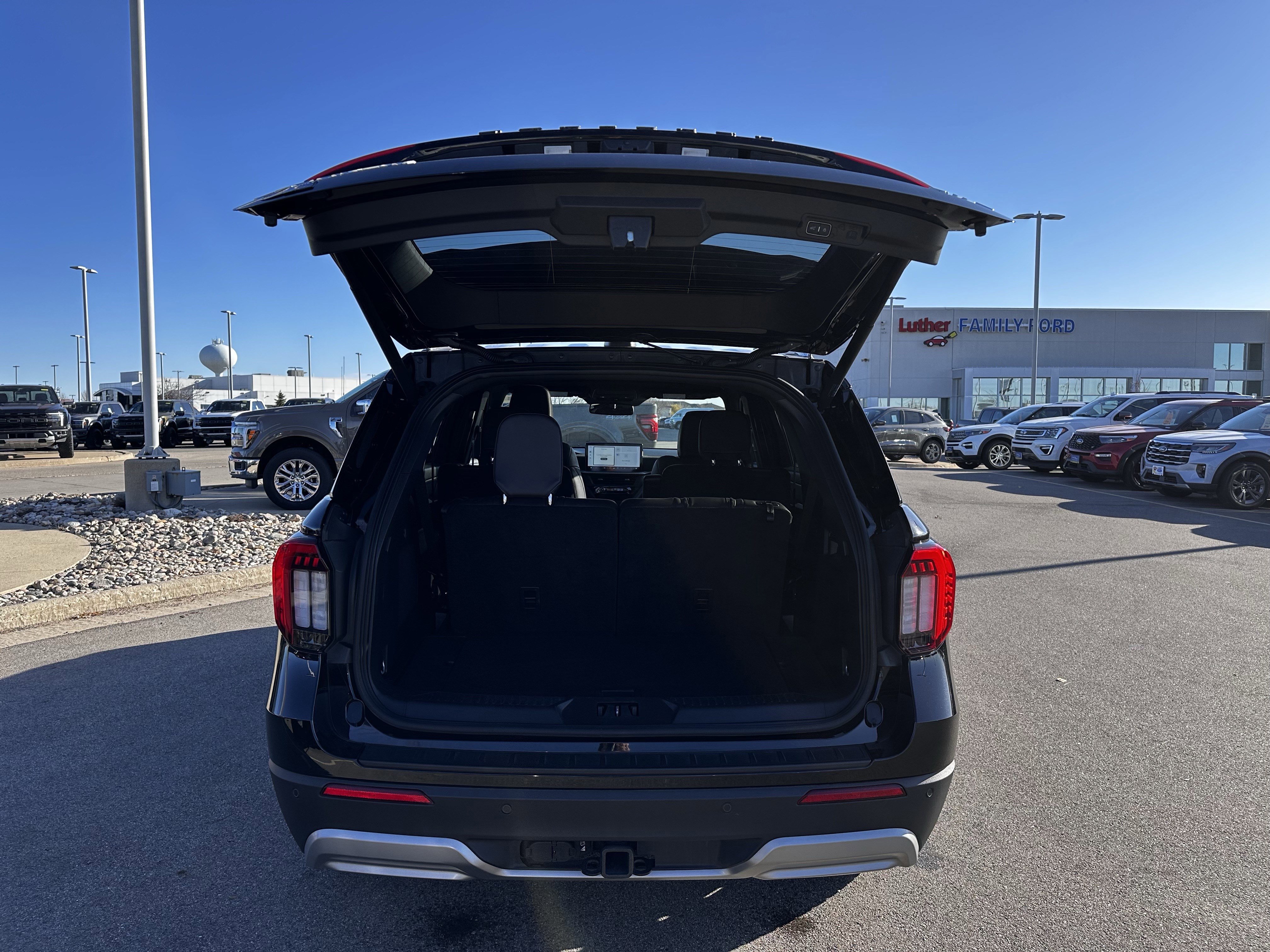 Certified 2025 Ford Explorer Platinum w/ LUX Leather Package image 22