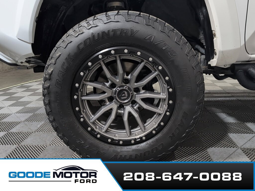 Used 2018 Toyota Tacoma TRD Sport w/ Technology Package AWD/4WD image 26