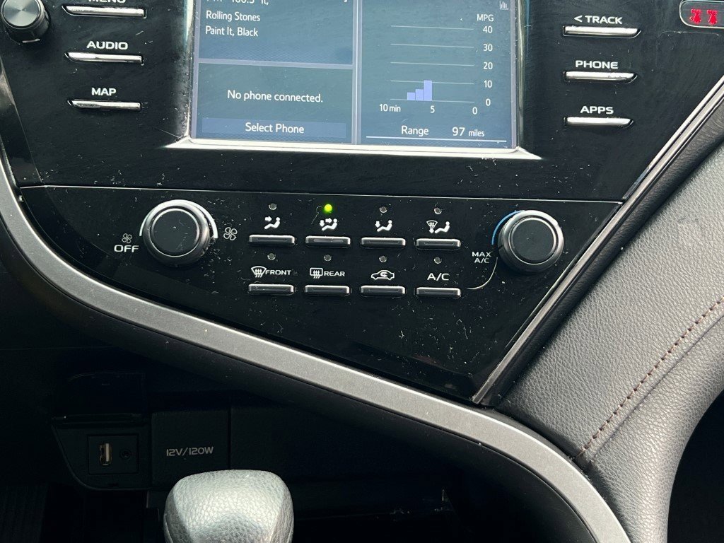 Used 2019 Toyota Camry LE image 18