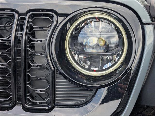 Used 2025 Jeep Wrangler Willys image 2