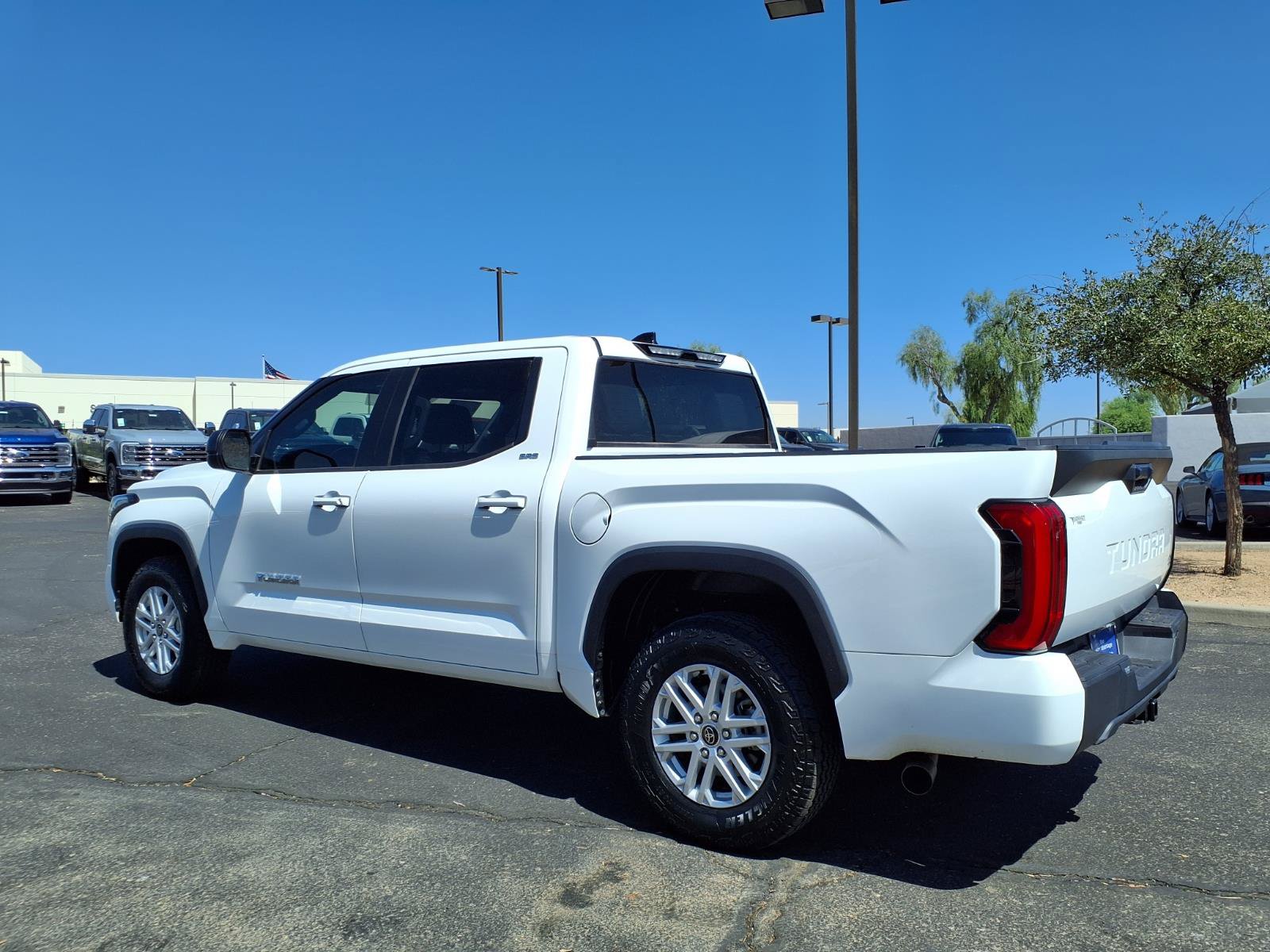 Used 2022 Toyota Tundra SR5 w/ SR5 Premium Package RWD image 4