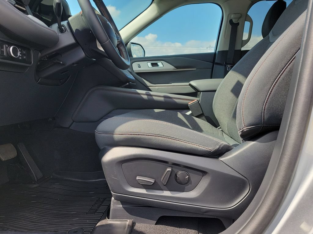Certified 2025 Ford Explorer Active RWD image 19