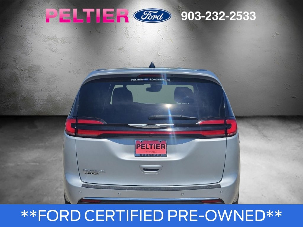 Used 2023 Chrysler Pacifica Touring FWD image 5
