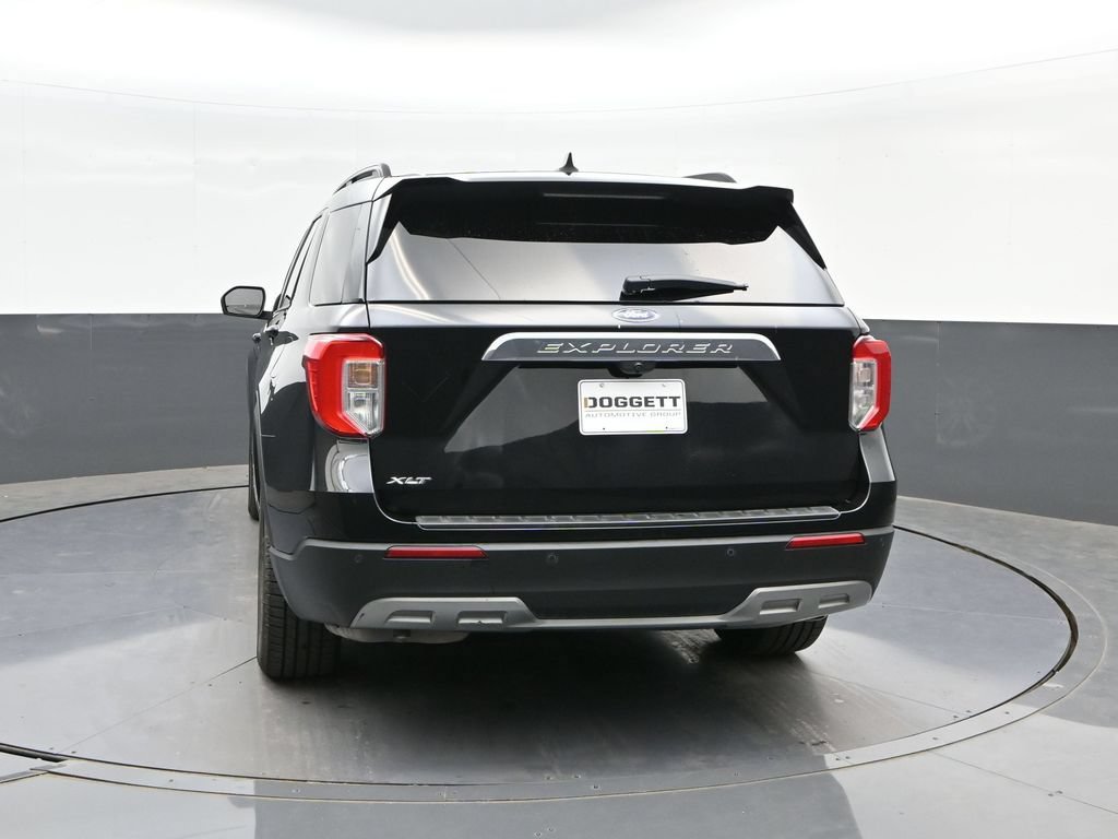 Certified 2021 Ford Explorer XLT w/ Equipment Group 202A RWD image 8