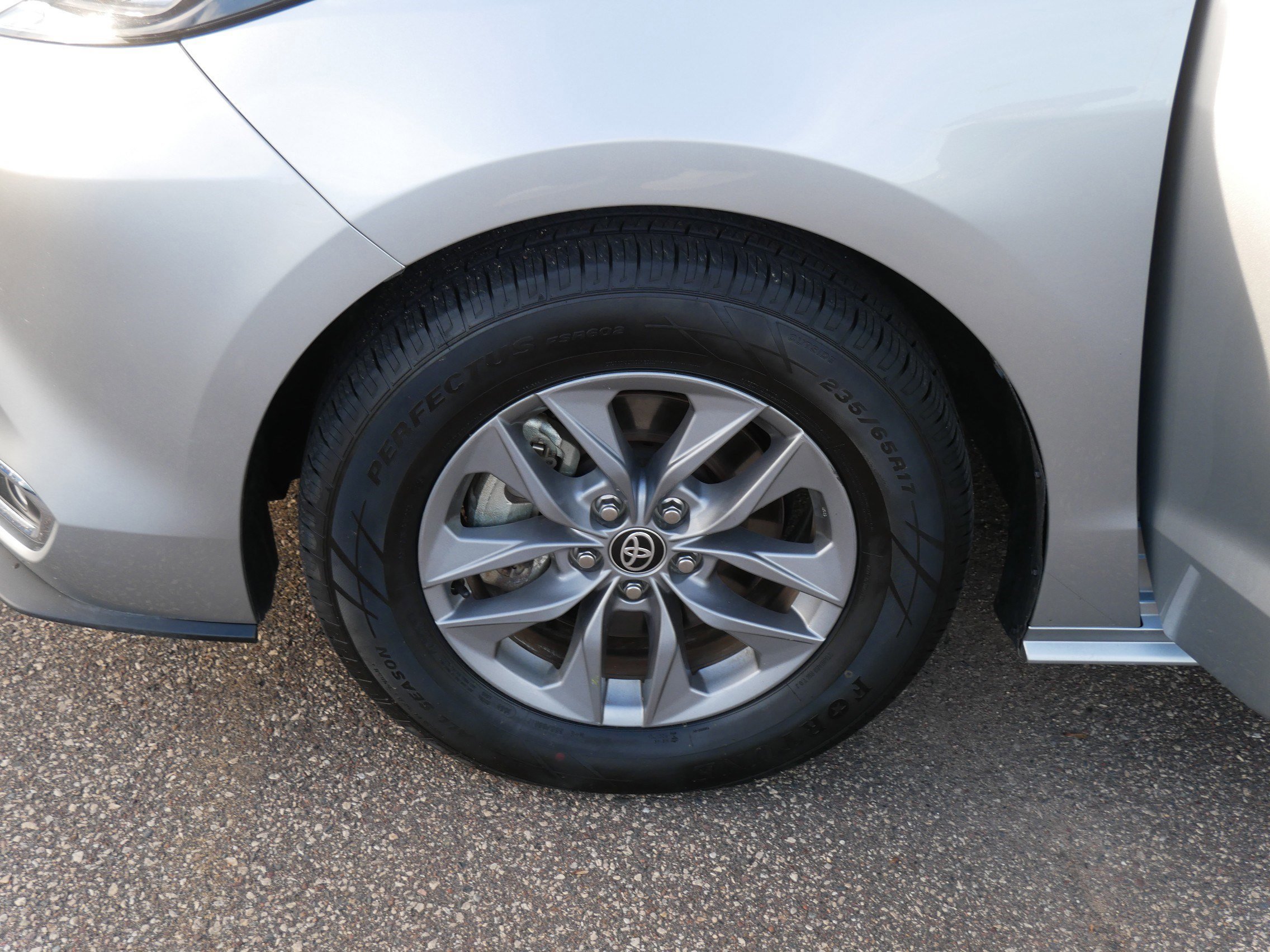 Used 2024 Toyota Sienna XLE image 15