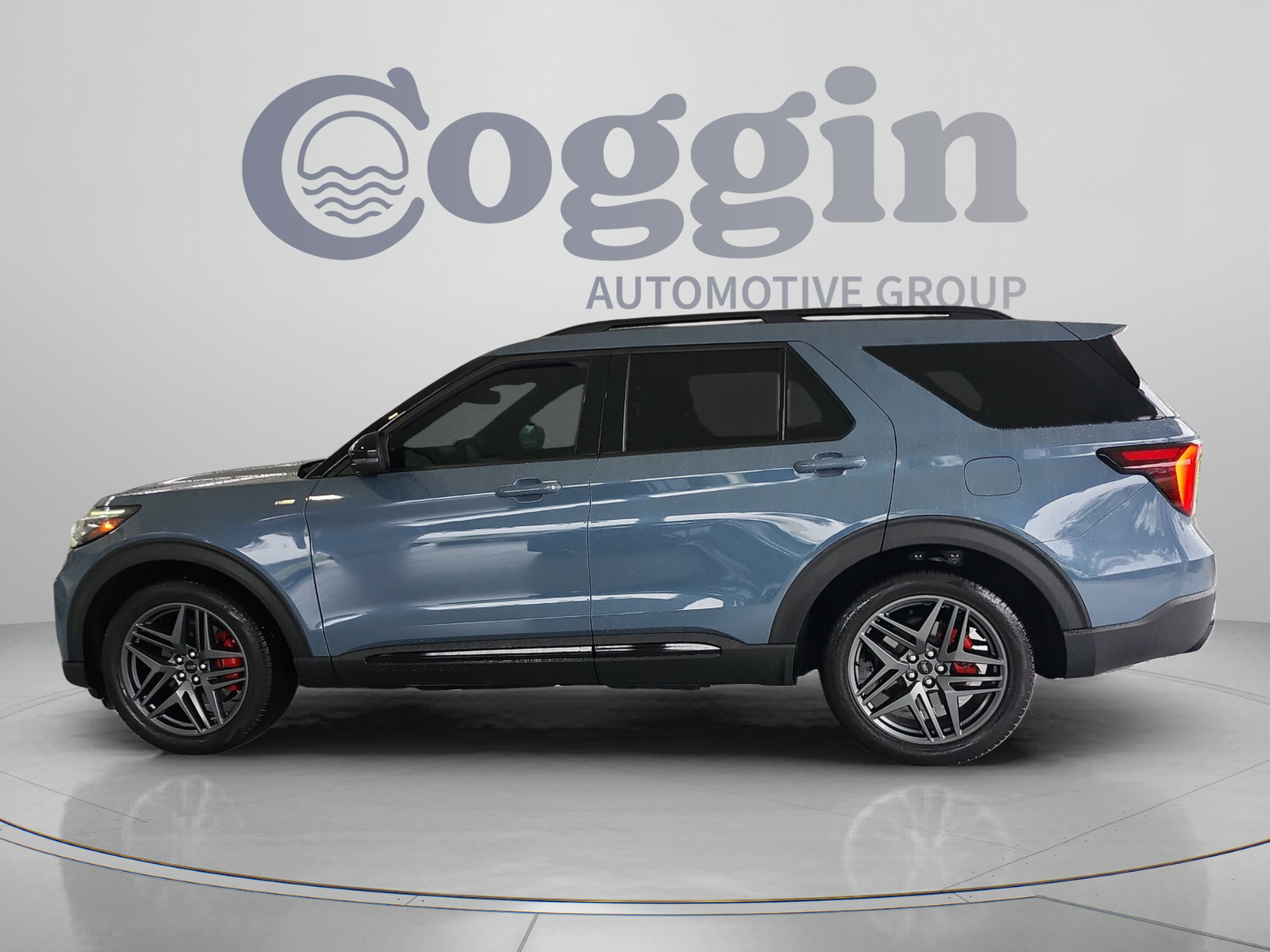 Certified 2025 Ford Explorer ST-Line w/ Premium Package RWD image 2