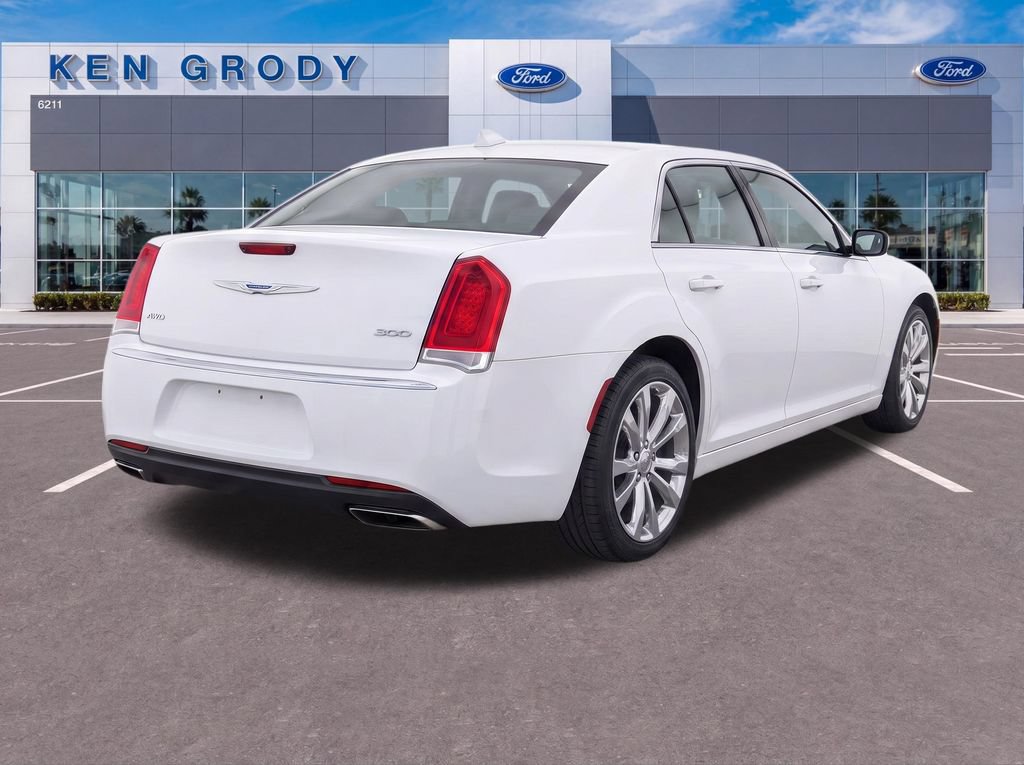 Used 2020 Chrysler 300 Limited AWD/4WD image 4