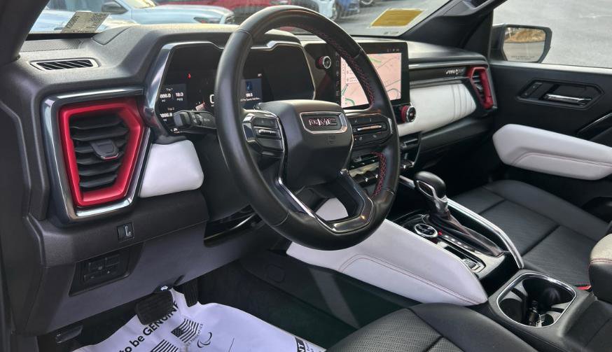 Used 2023 GMC Canyon AT4X image 8