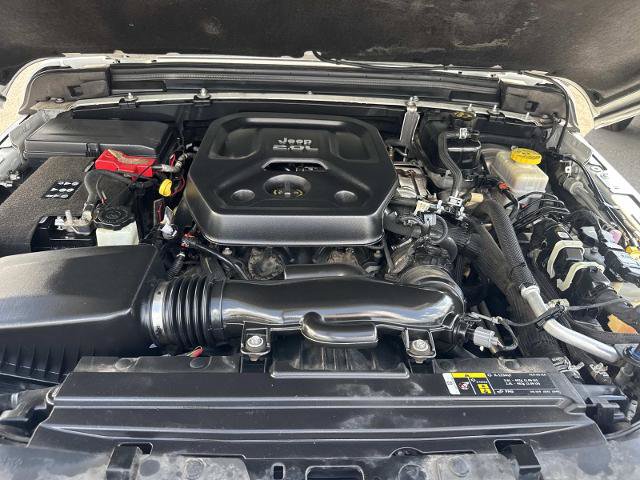 Used 2019 Jeep Wrangler Unlimited Sahara w/ Cold Weather Group AWD/4WD image 10