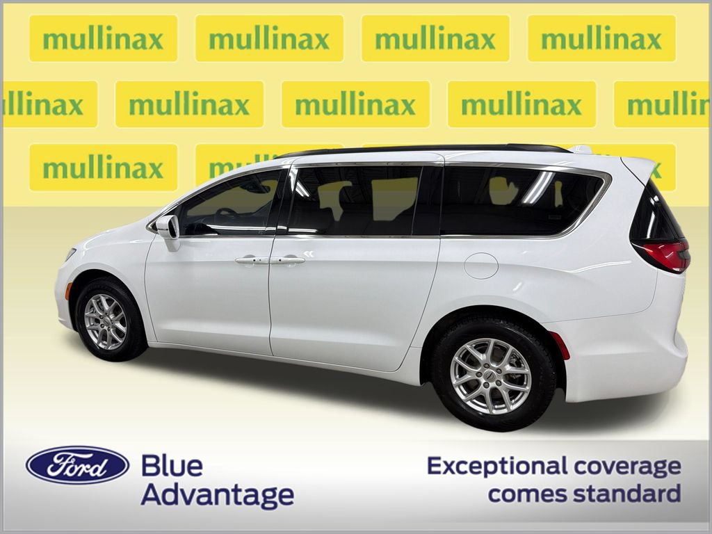 Used 2022 Chrysler Pacifica Touring-L FWD image 11