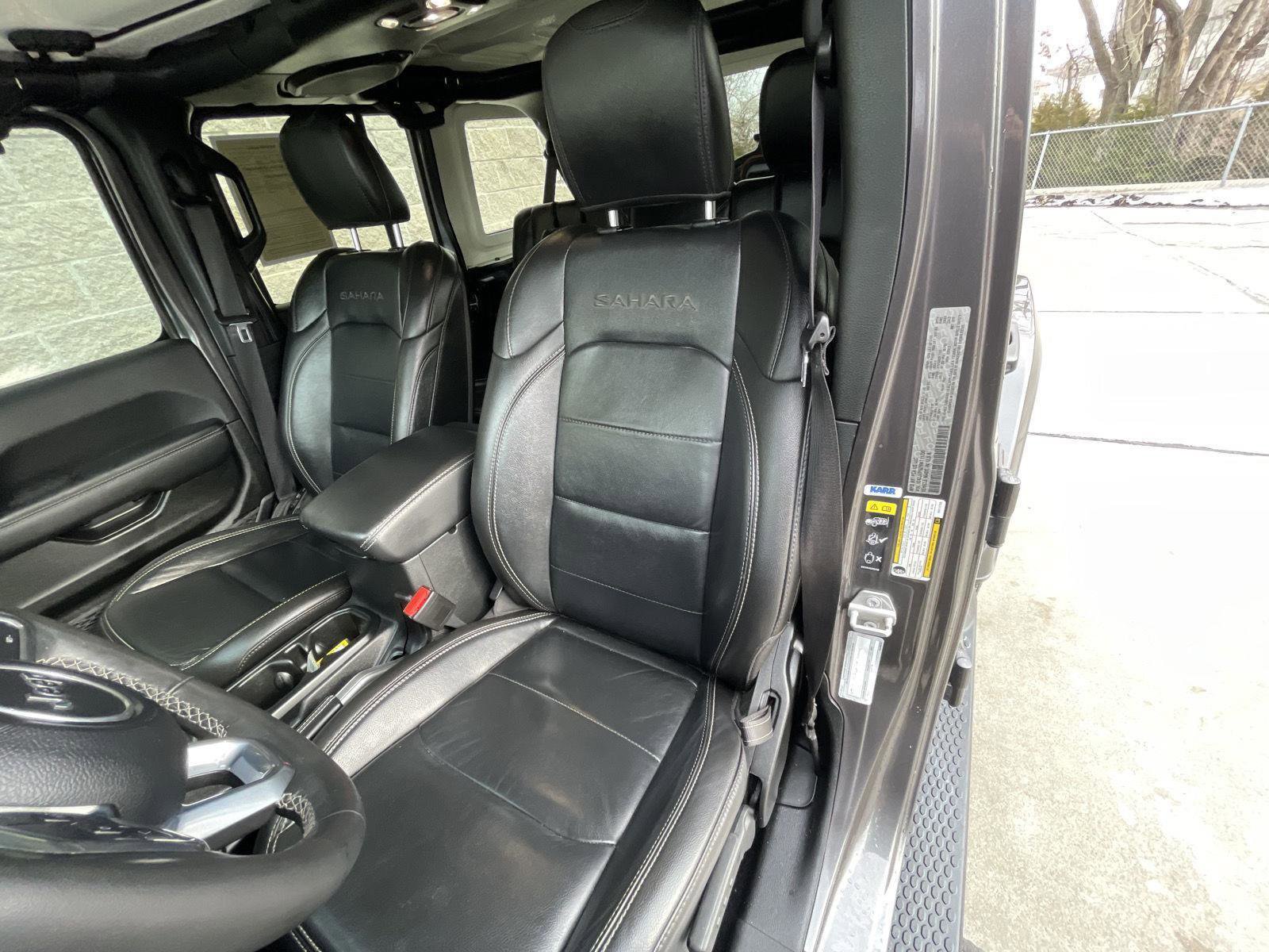 Used 2022 Jeep Wrangler Unlimited Sahara w/ Cold Weather Group AWD/4WD image 18