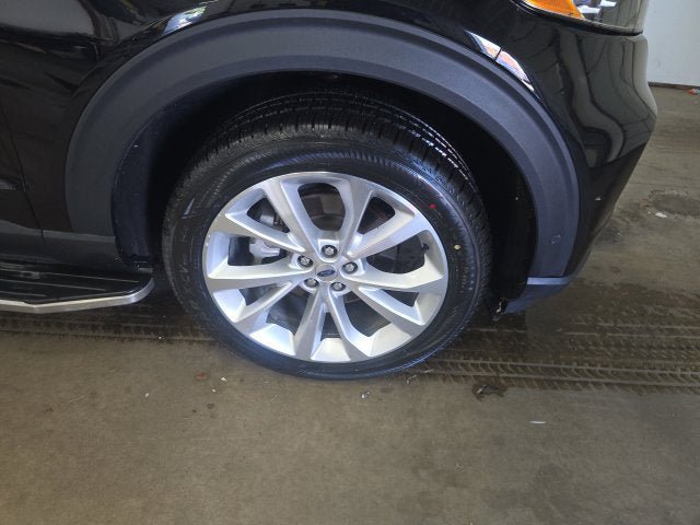 Certified 2024 Ford Explorer Platinum w/ Technology Package AWD/4WD image 2