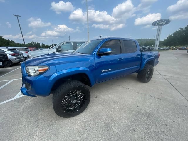Used 2018 Toyota Tacoma TRD Sport AWD/4WD image 42