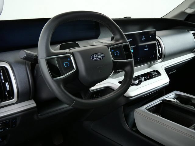 Certified 2025 Ford Expedition Active AWD/4WD image 19