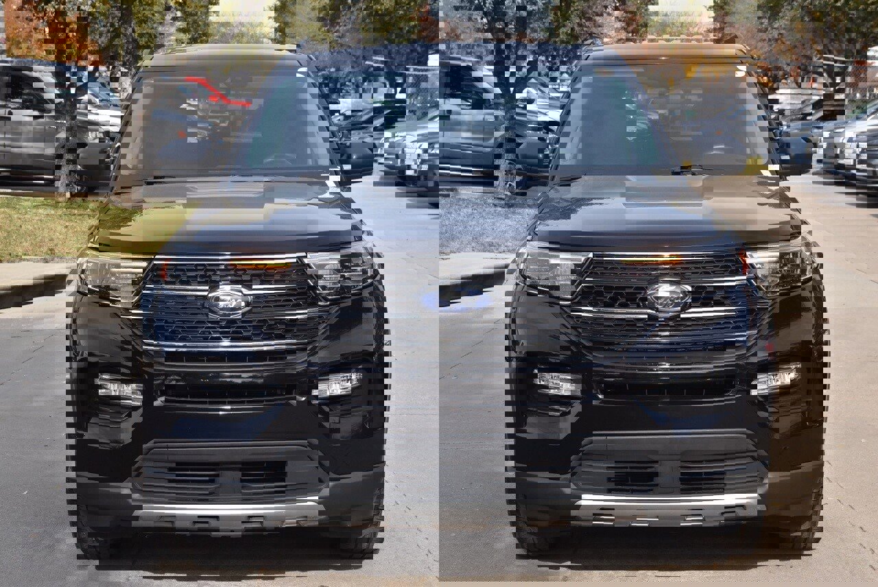 Certified 2023 Ford Explorer XLT w/ Equipment Group 202A image 3