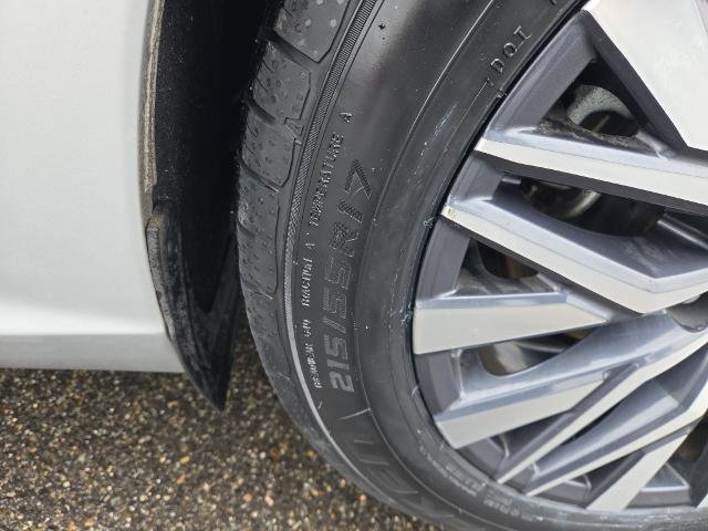 Used 2024 Nissan Altima 2.5 SV image 12