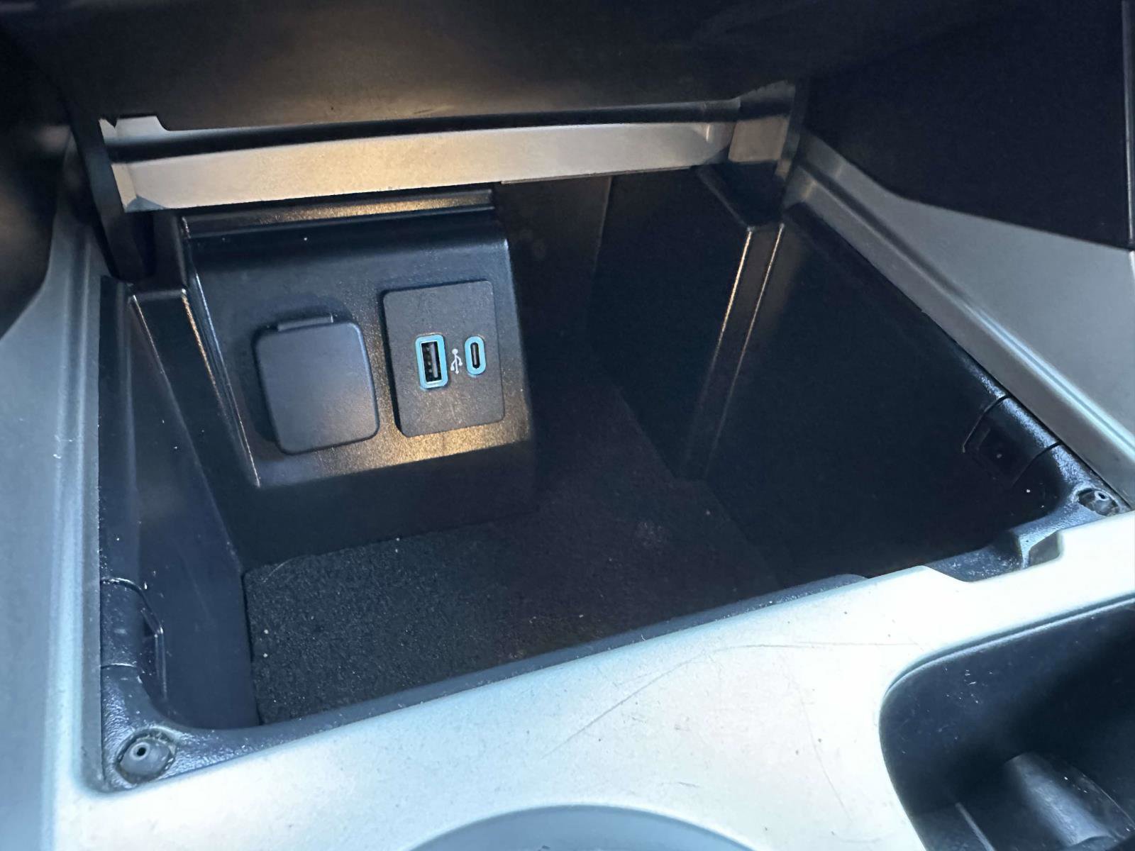 Certified 2022 Ford Explorer XLT w/ Equipment Group 202A AWD/4WD image 23