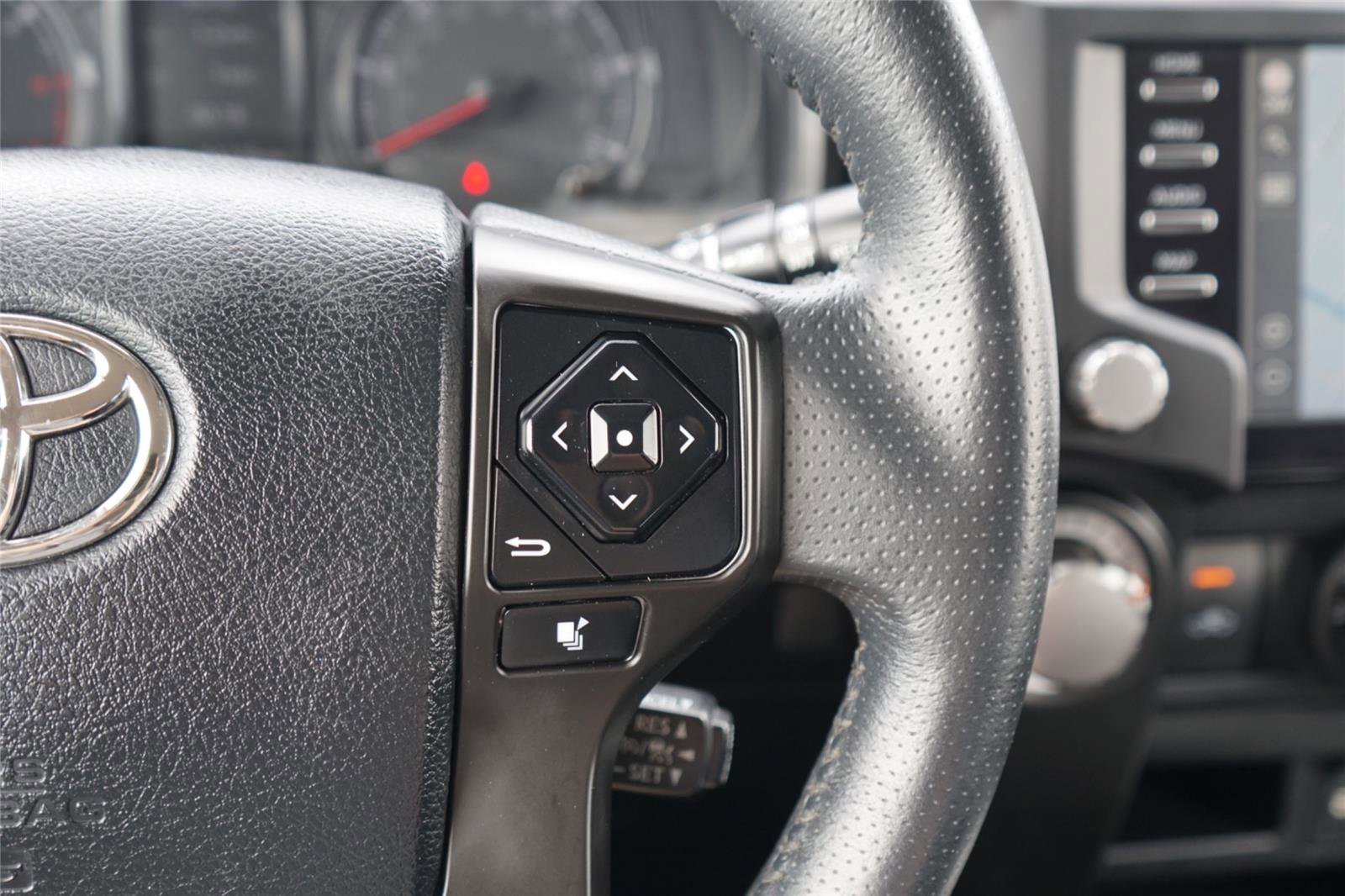Used 2020 Toyota 4Runner SR5 Premium AWD/4WD image 17