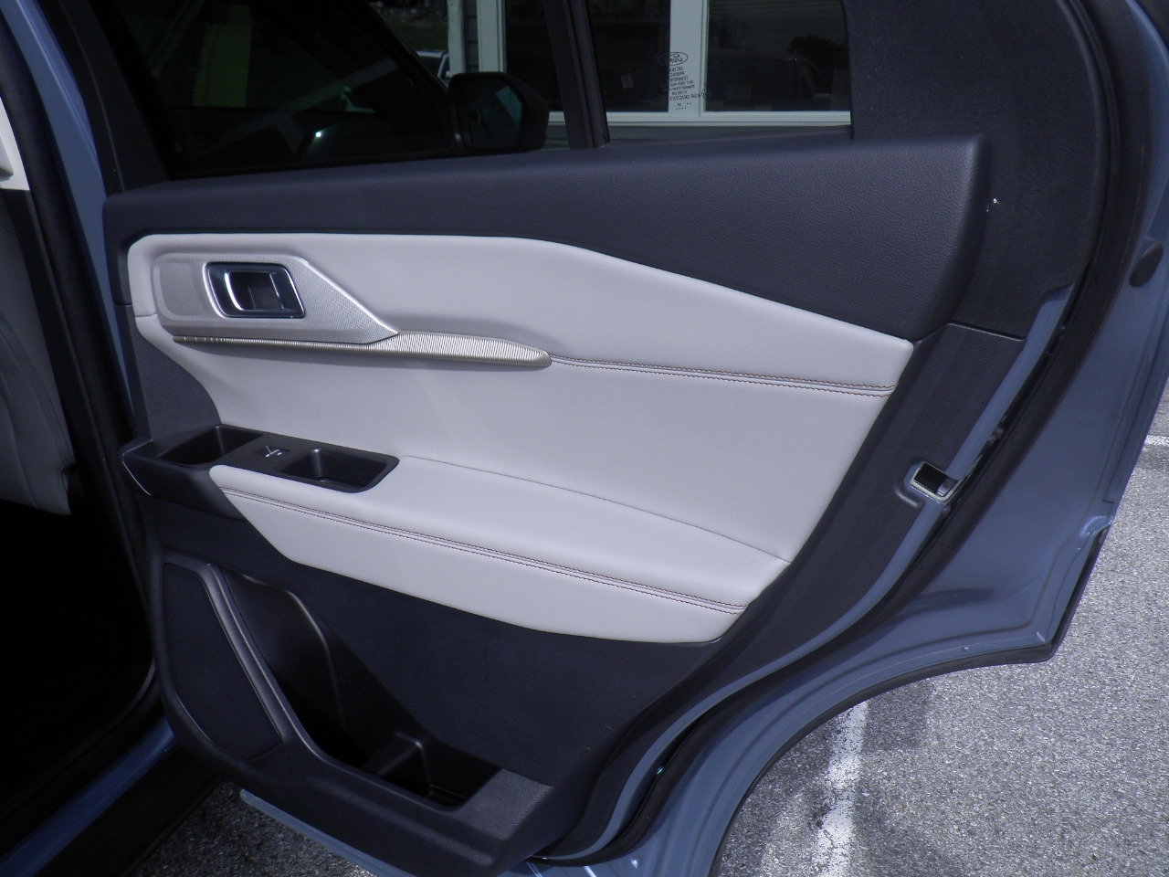 Certified 2025 Ford Explorer Active w/ Active Comfort Package AWD/4WD image 24