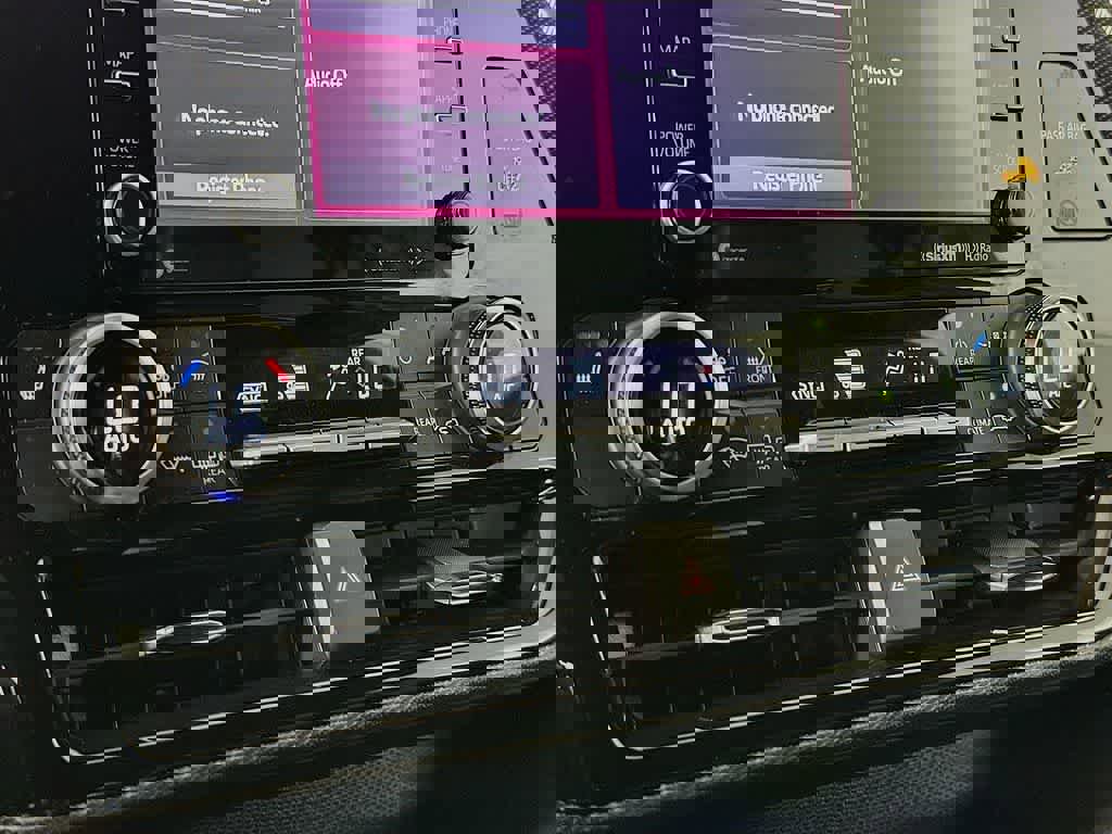 Used 2022 Toyota Highlander XSE image 18