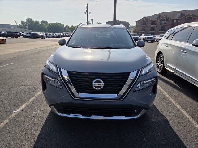 Used 2021 Nissan Rogue Platinum AWD/4WD image 2