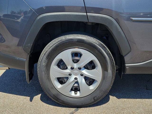 Used 2025 Toyota RAV4 LE AWD/4WD image 10