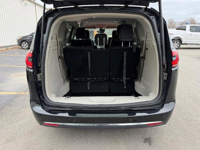 Used 2024 Chrysler Pacifica Limited image 7