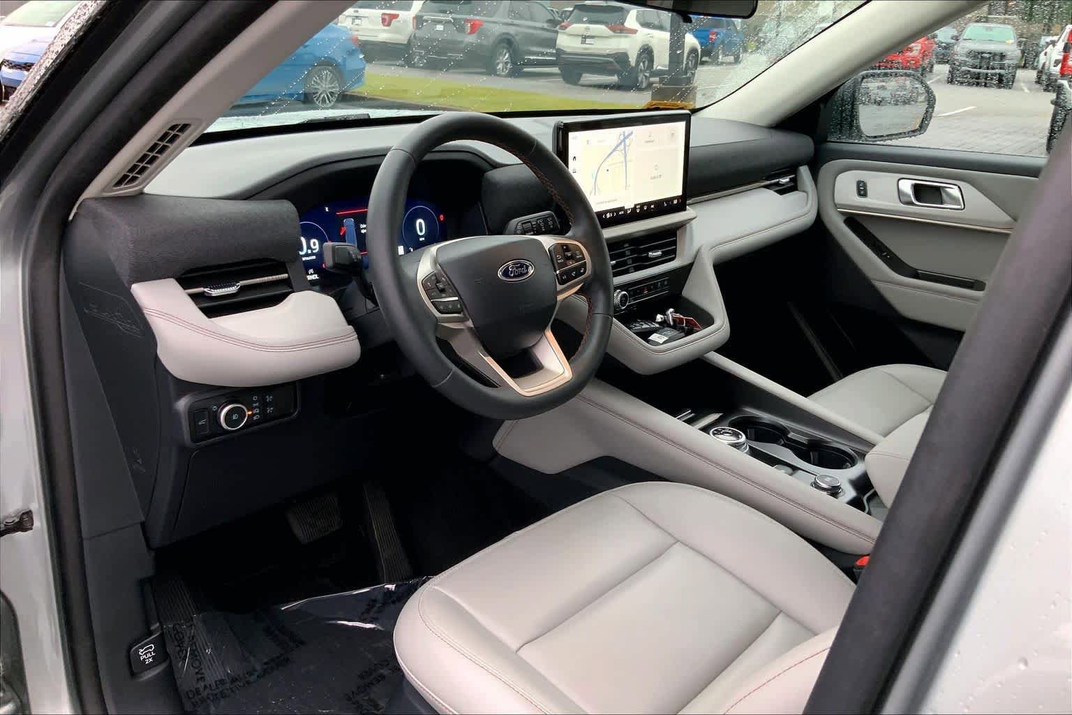 Certified 2025 Ford Explorer Active w/ Active Comfort Package RWD image 17
